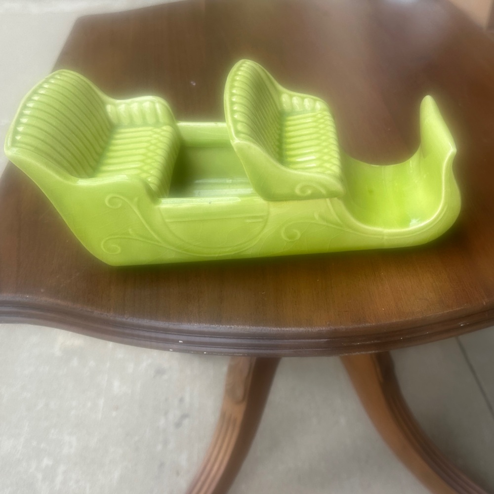 GUC vintage Unmarked metlox lime Green 1950 ca pottery sleigh/buggy